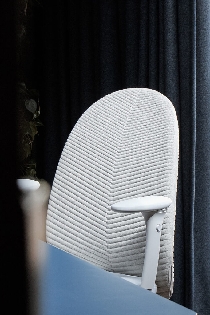 Photograph of Teknion's Tone chair, designed by forpeople.